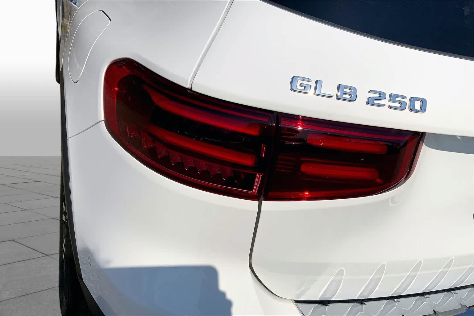 New 2026 Mercedes-Benz GLB 250 4MATIC image 18