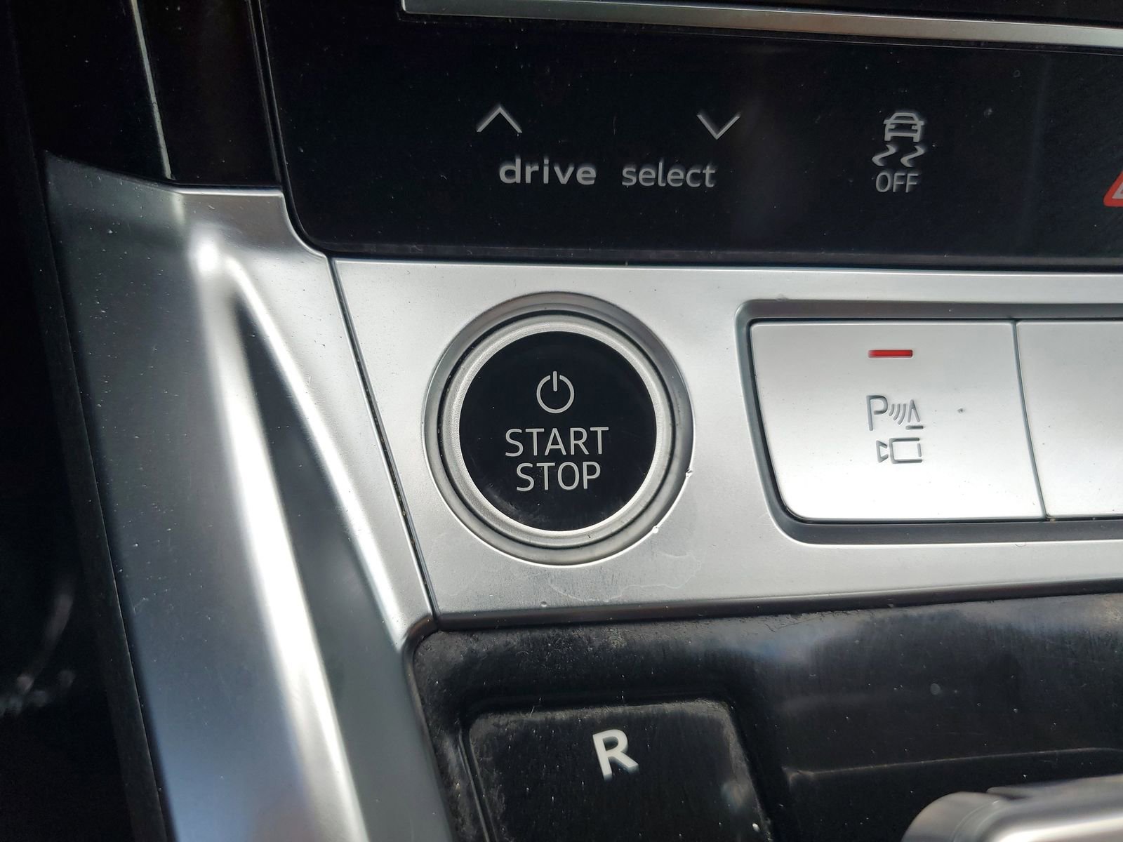 Used 2022 Audi e-tron Premium Plus w/ Premium Plus Package AWD/4WD image 28
