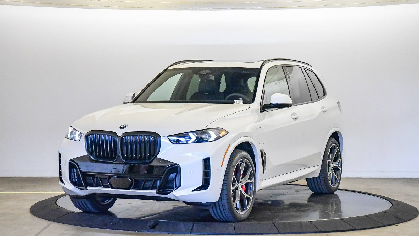 New 2026 BMW X5 xDrive50e w/ M Sport Package AWD/4WD image 1