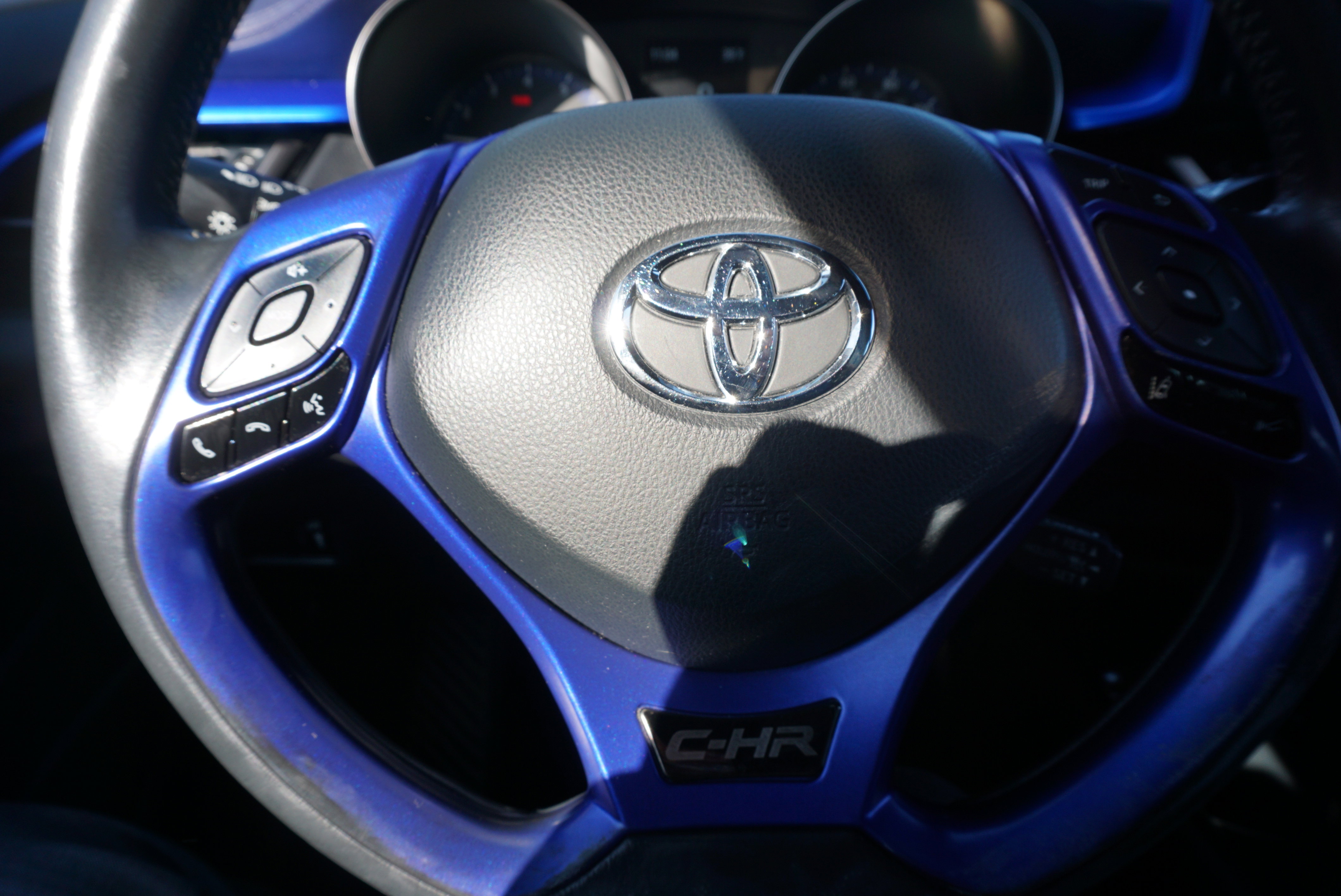 Used 2022 Toyota C-HR XLE image 8