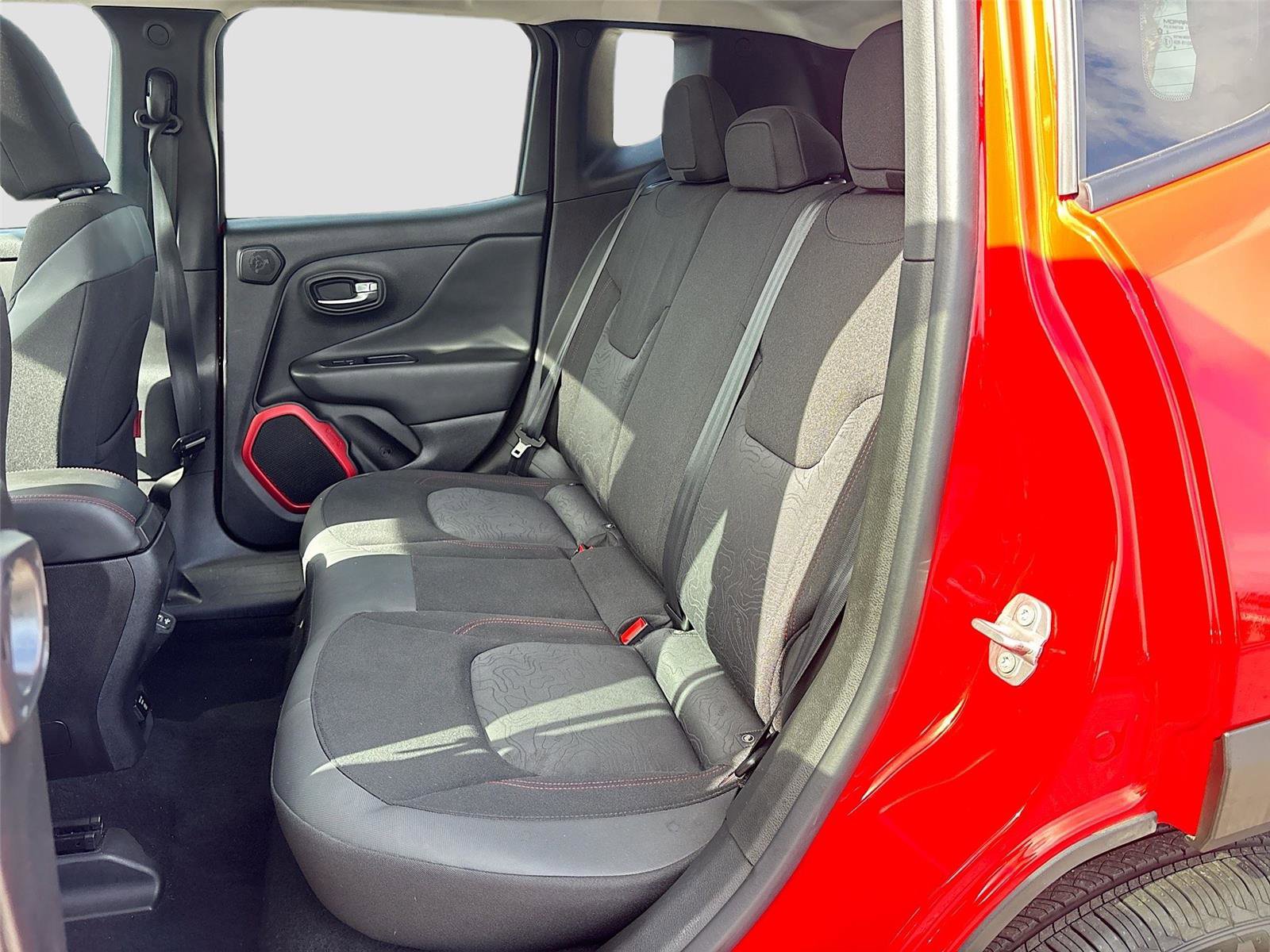 Used 2018 Jeep Renegade Trailhawk AWD/4WD image 24