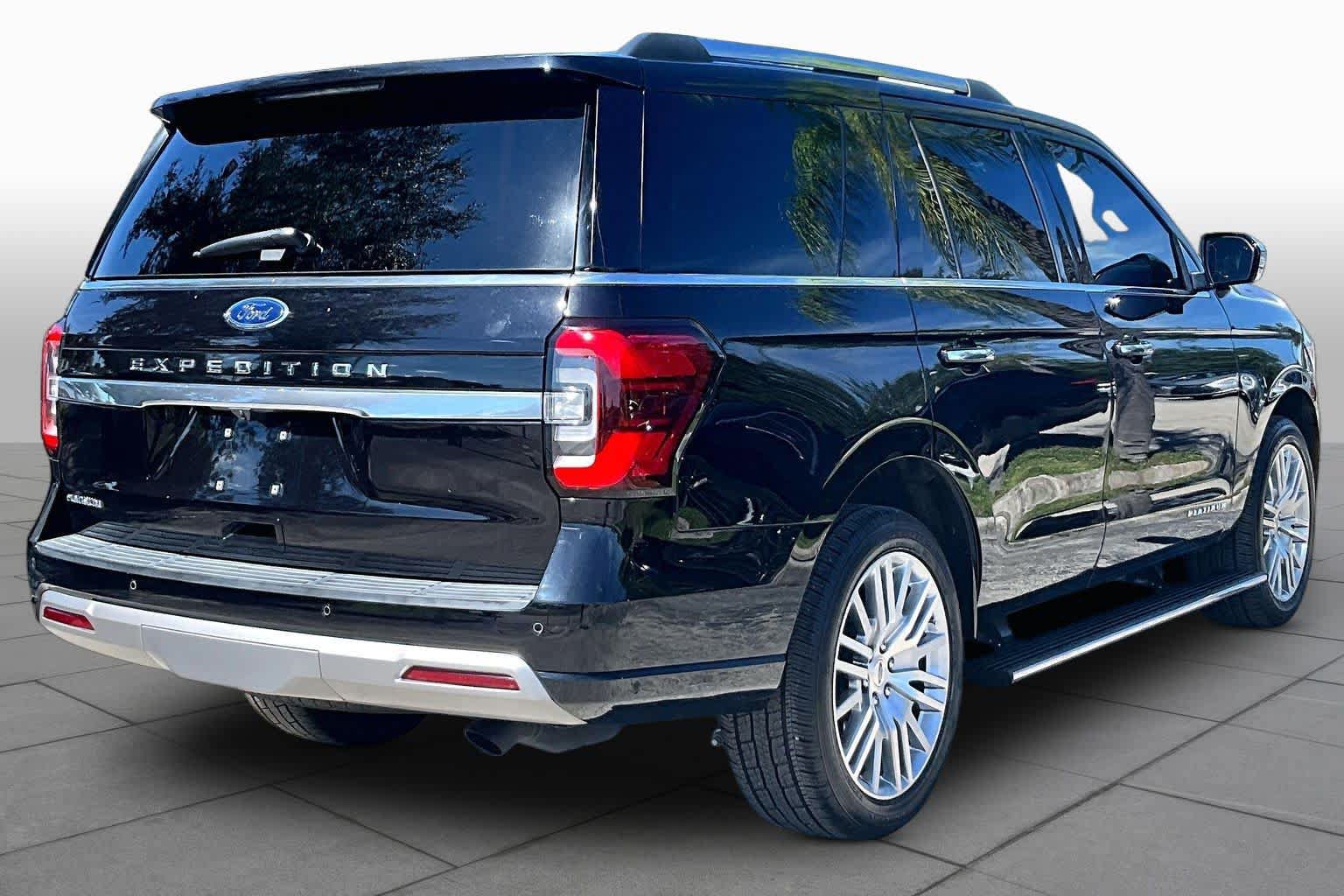 Used 2024 Ford Expedition Platinum RWD image 13