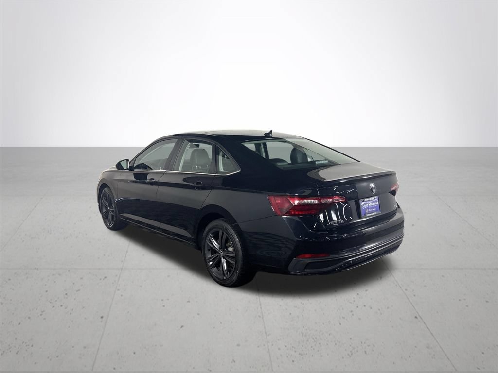 Certified 2022 Volkswagen Jetta SE FWD image 10