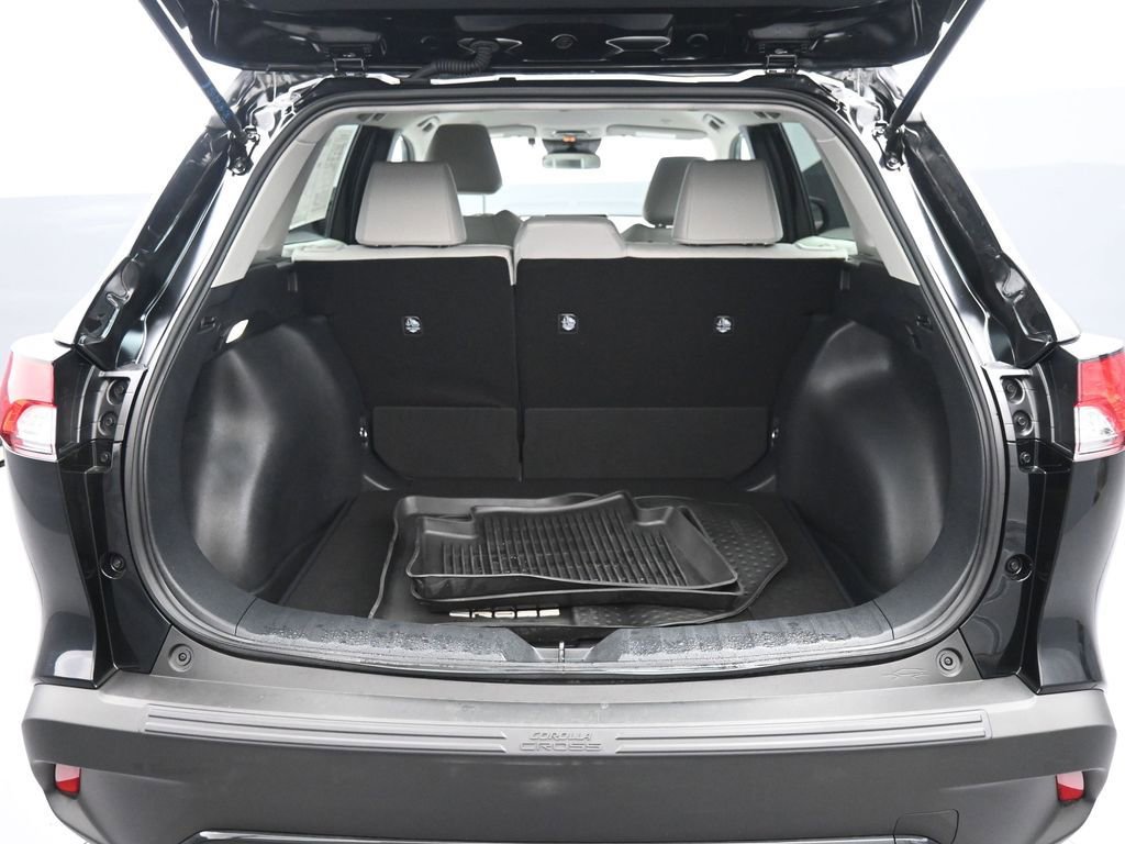 Certified 2025 Toyota Corolla Cross L image 21