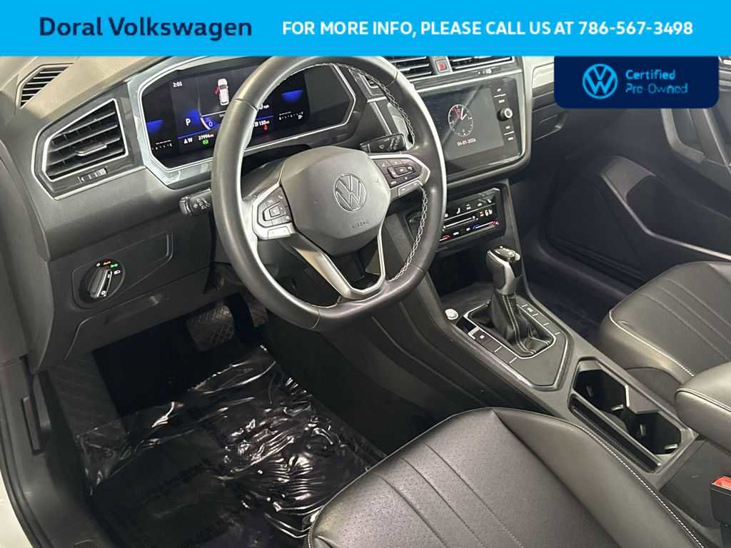 Certified 2022 Volkswagen Tiguan SE FWD image 13