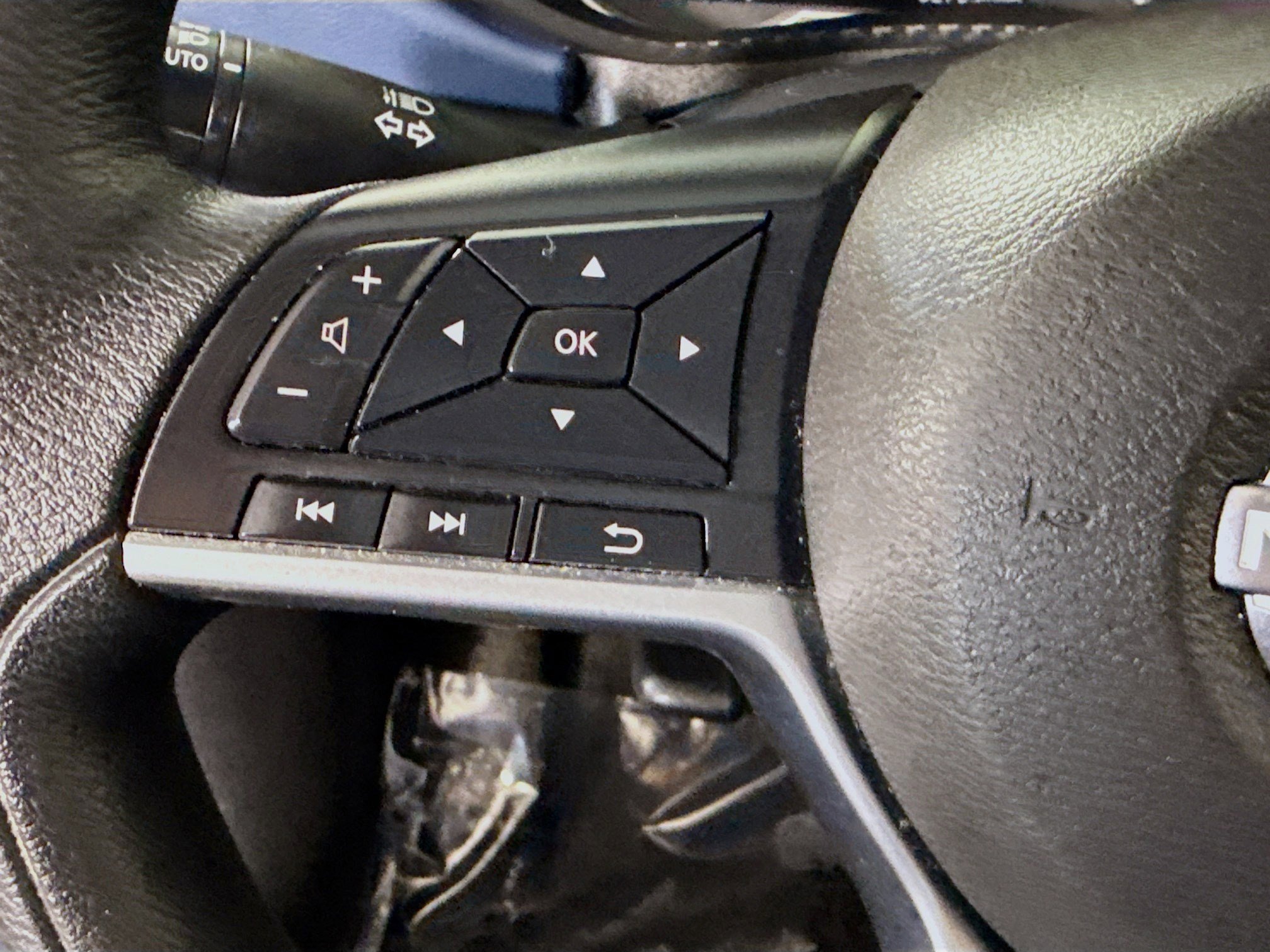 Used 2024 Nissan Versa SV w/ Trunk Package image 14