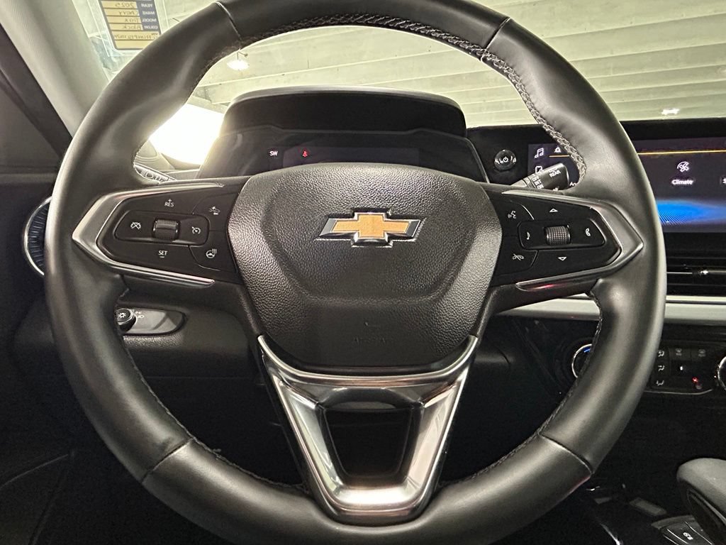 Used 2025 Chevrolet Trax LT w/ Driver Confidence Package FWD image 27