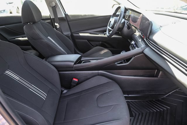 Certified 2025 Hyundai Elantra SEL FWD image 19