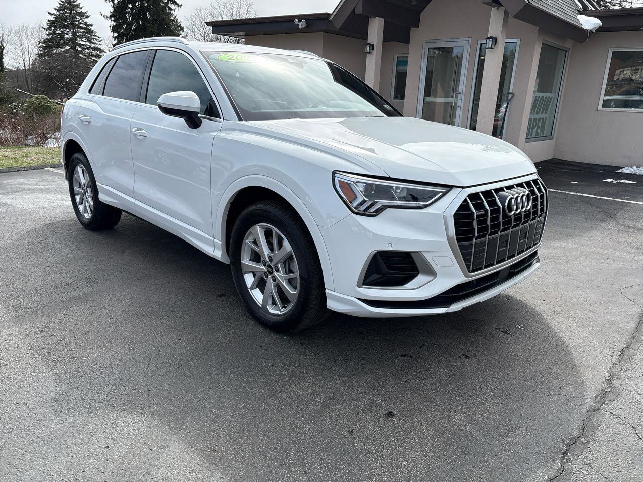 Used 2023 Audi Q3 2.0T Premium image 3