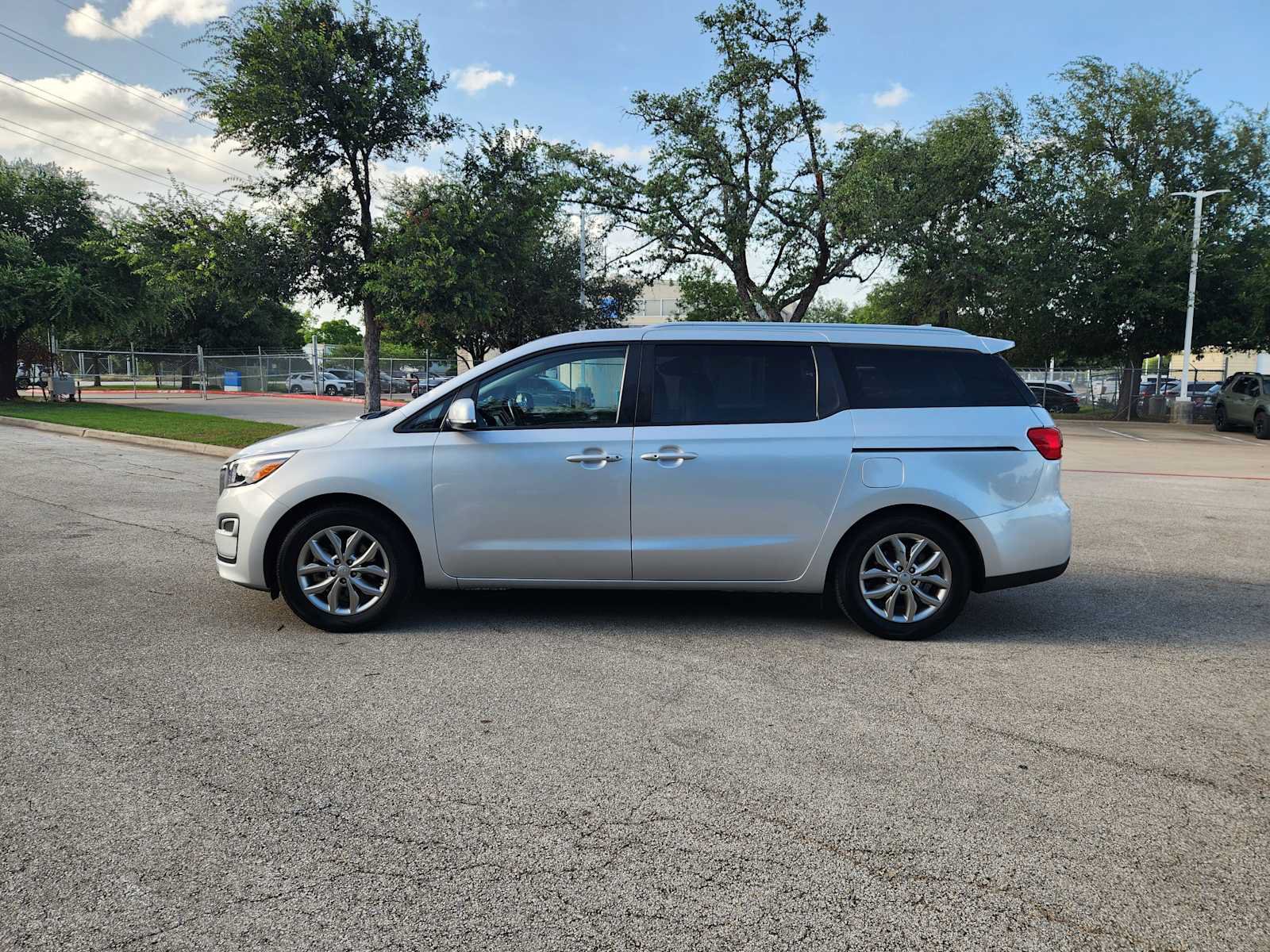 Used 2020 Kia Sedona EX FWD image 4