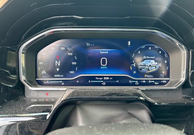 Used 2023 Chevrolet Silverado 1500 LT AWD/4WD image 8