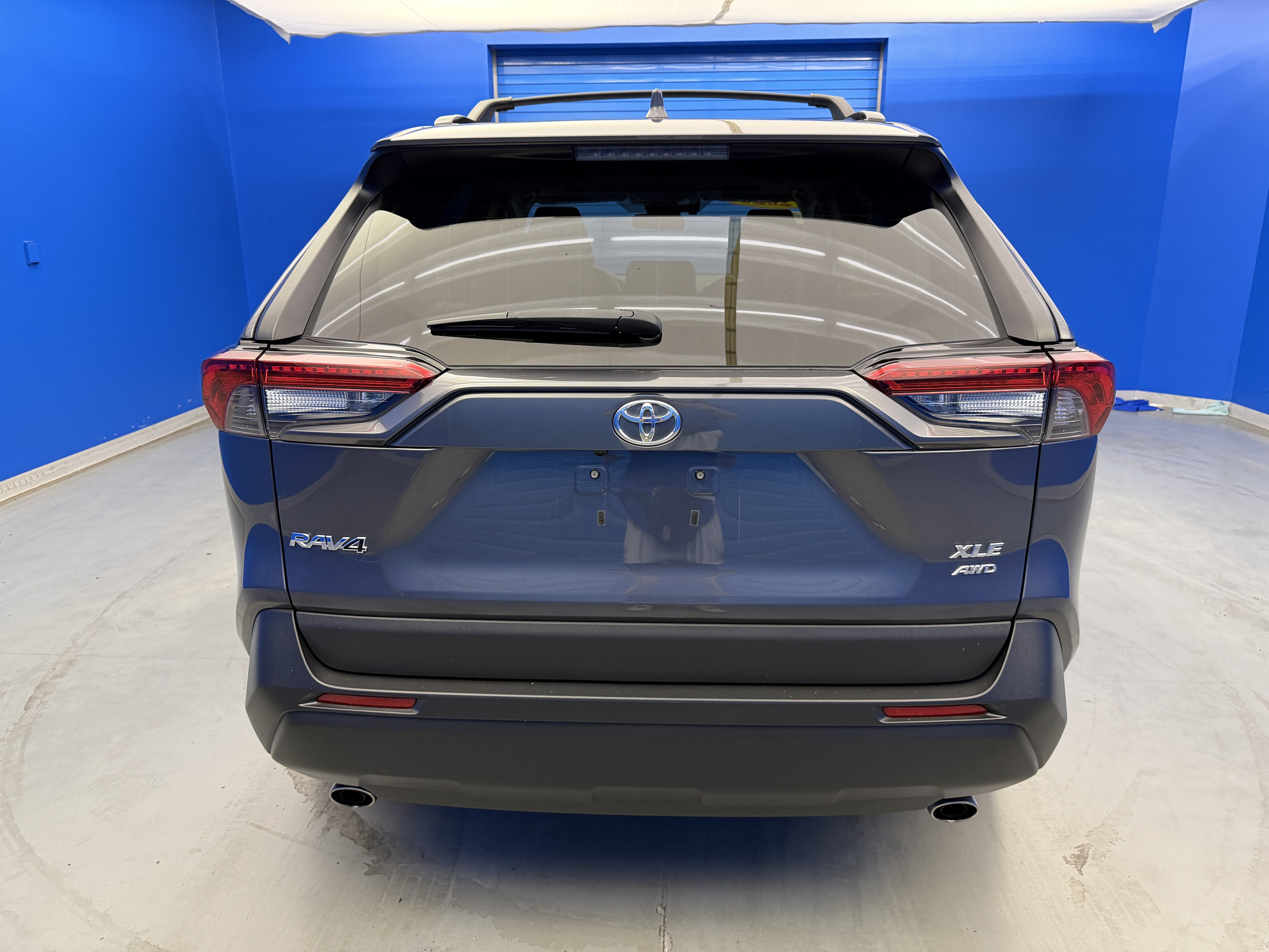 Used 2020 Toyota RAV4 XLE Premium AWD/4WD image 6