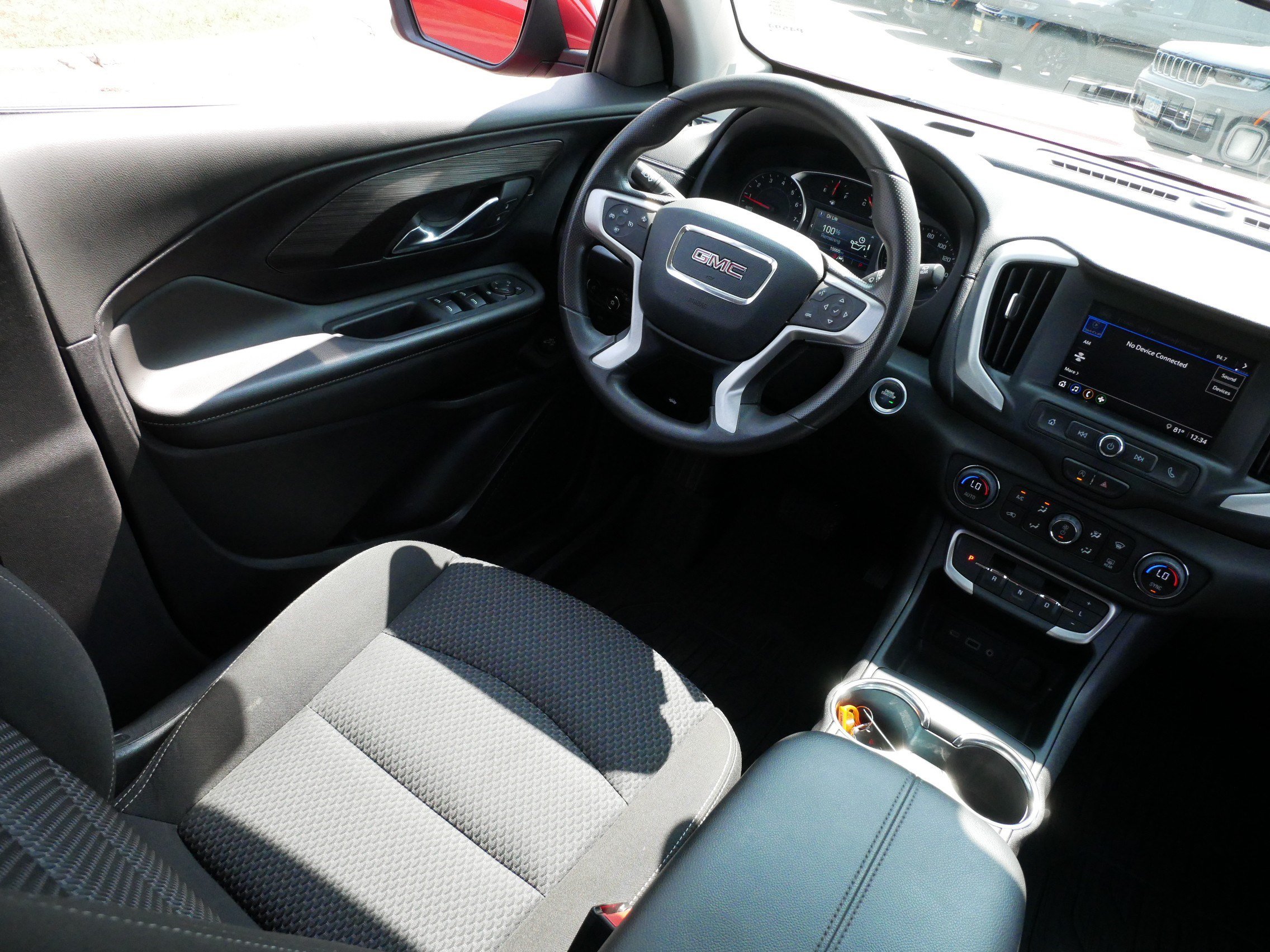 Used 2024 GMC Terrain SLE w/ Driver Convenience Package AWD/4WD image 9
