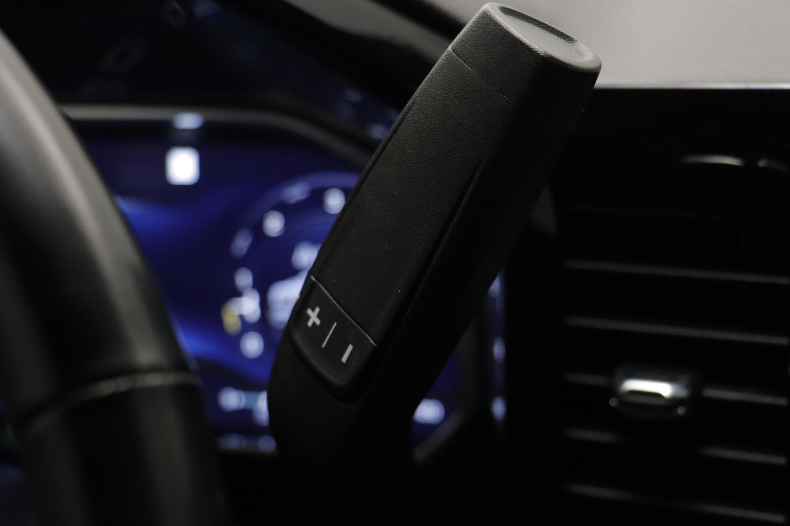 Used 2023 Chevrolet Silverado 1500 LT image 11