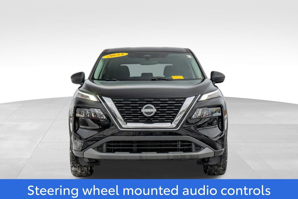 Used 2023 Nissan Rogue S image 2