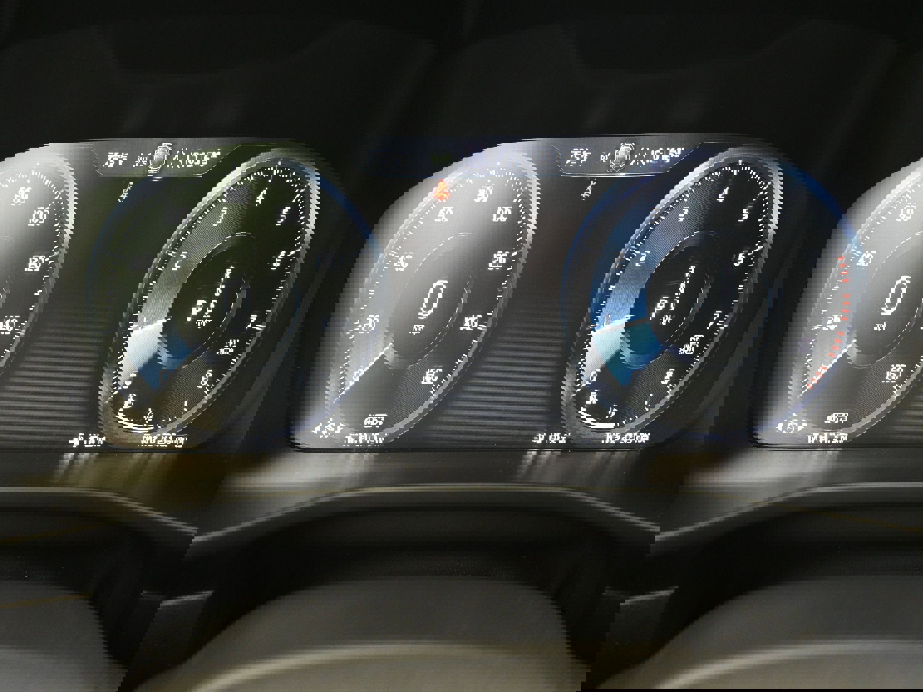 Used 2022 Volvo XC40 T5 R-Design image 11