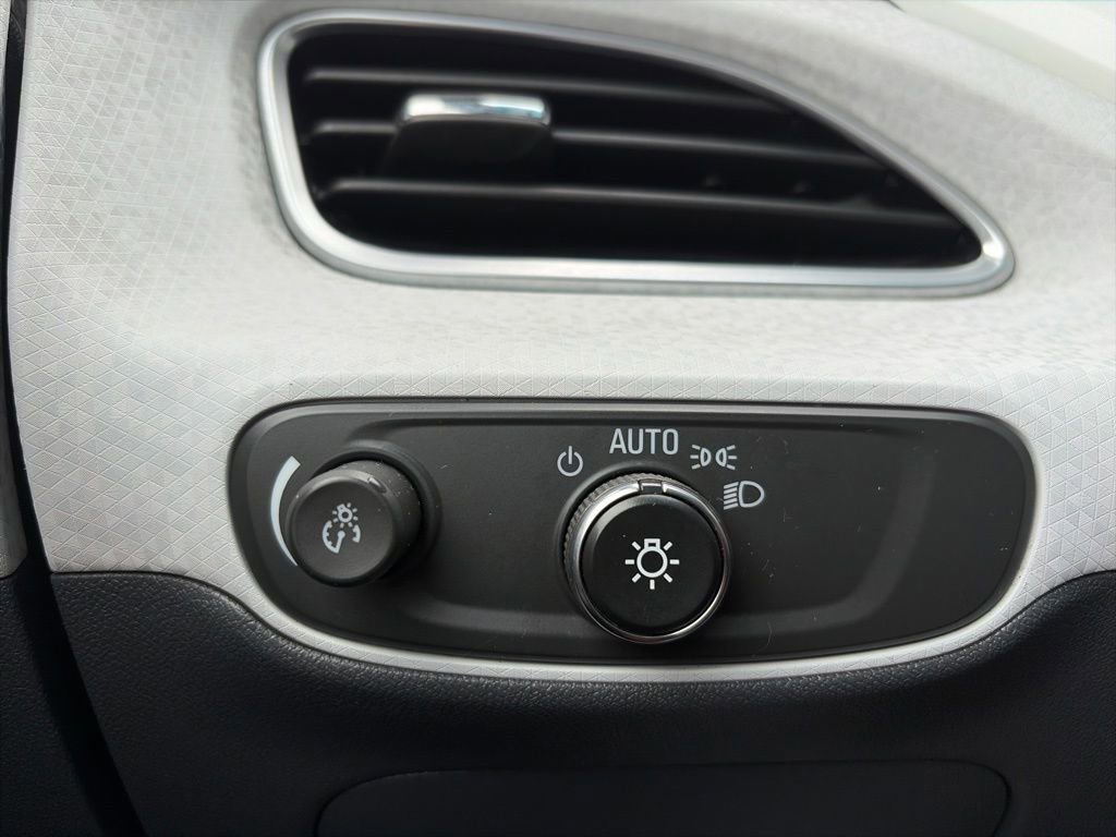 Used 2020 Chevrolet Bolt LT FWD image 9