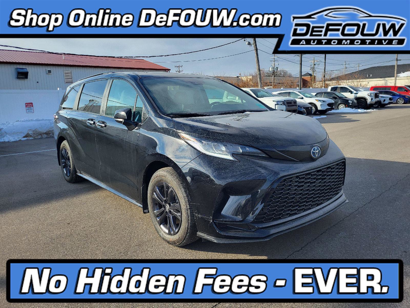 Used 2025 Toyota Sienna XSE image 1