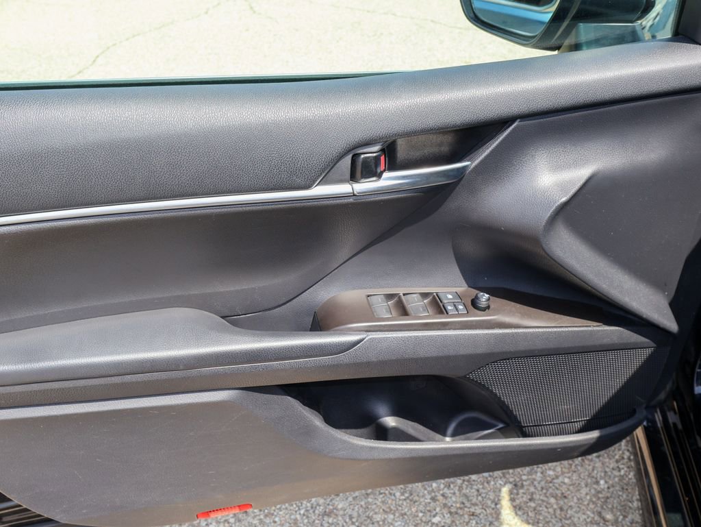 Used 2021 Toyota Camry SE w/ Cold Weather Package FWD image 9