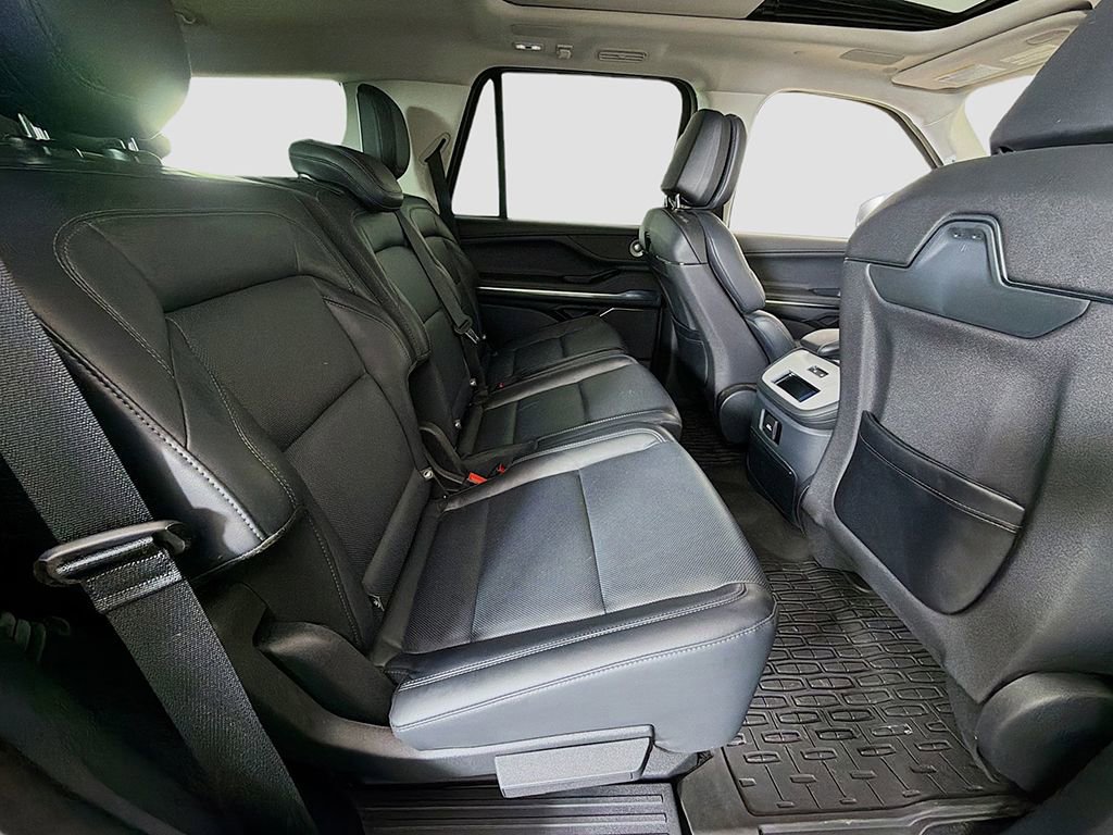 Used 2025 Lincoln Navigator Reserve image 28