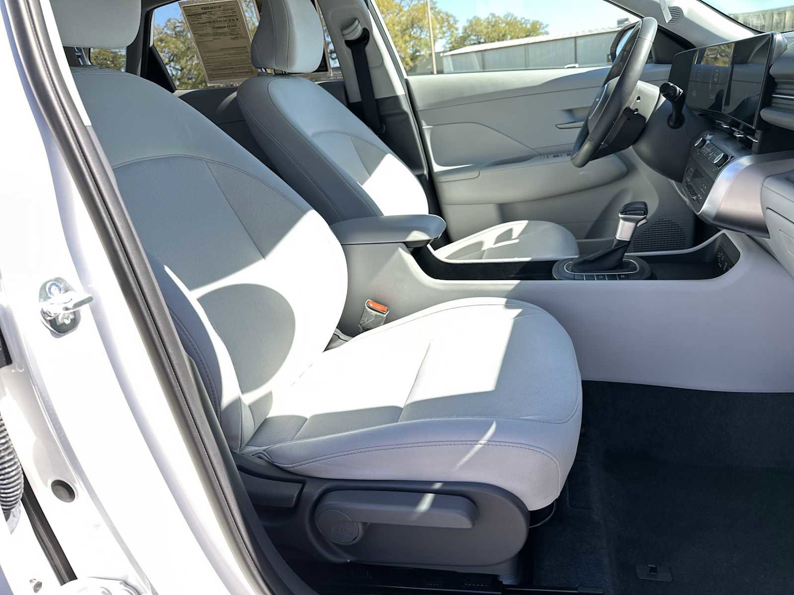 Certified 2025 Hyundai Kona SEL FWD image 28