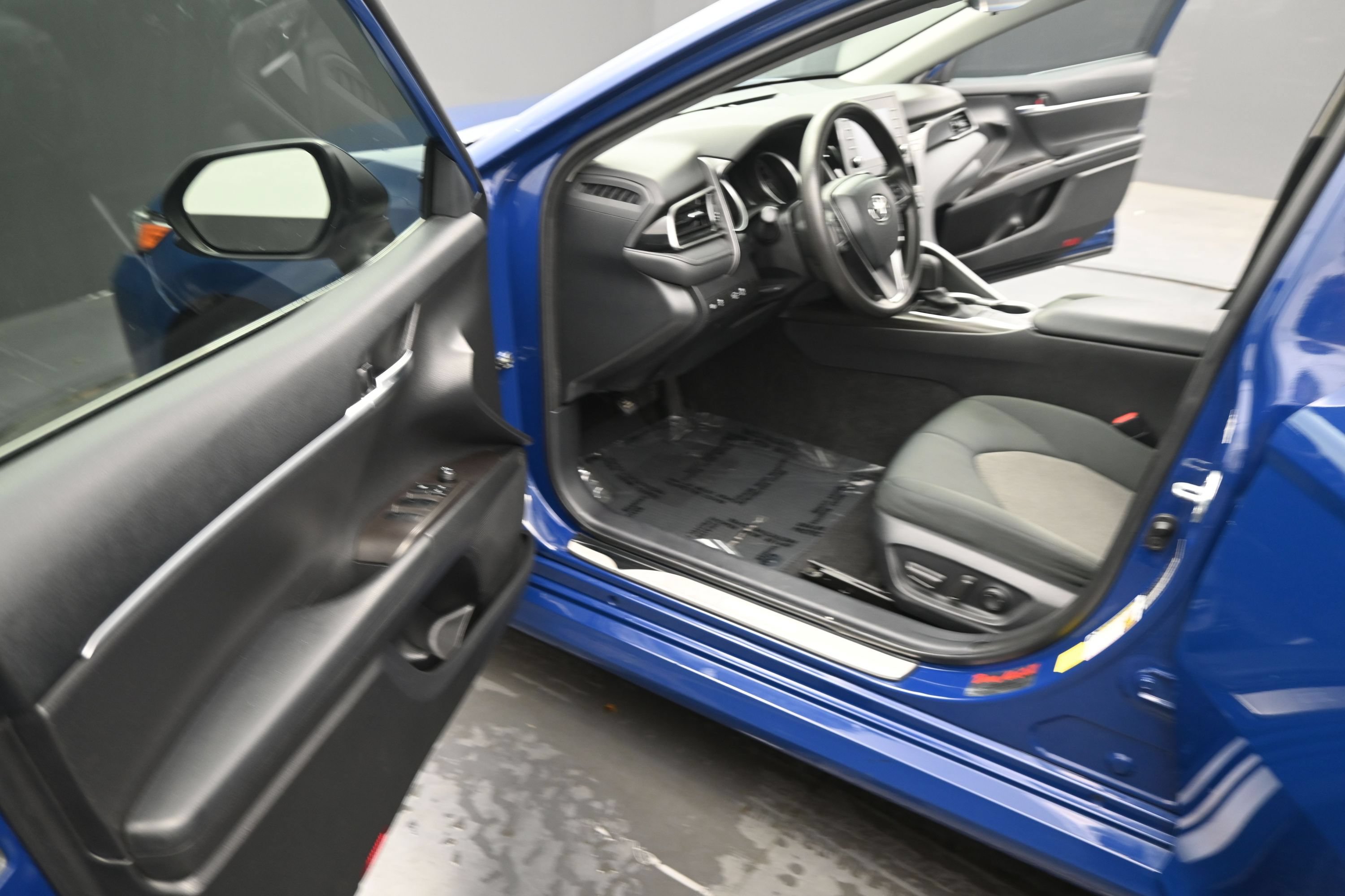 Used 2023 Toyota Camry LE FWD image 17