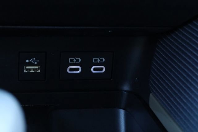 Used 2025 Toyota Camry SE image 33