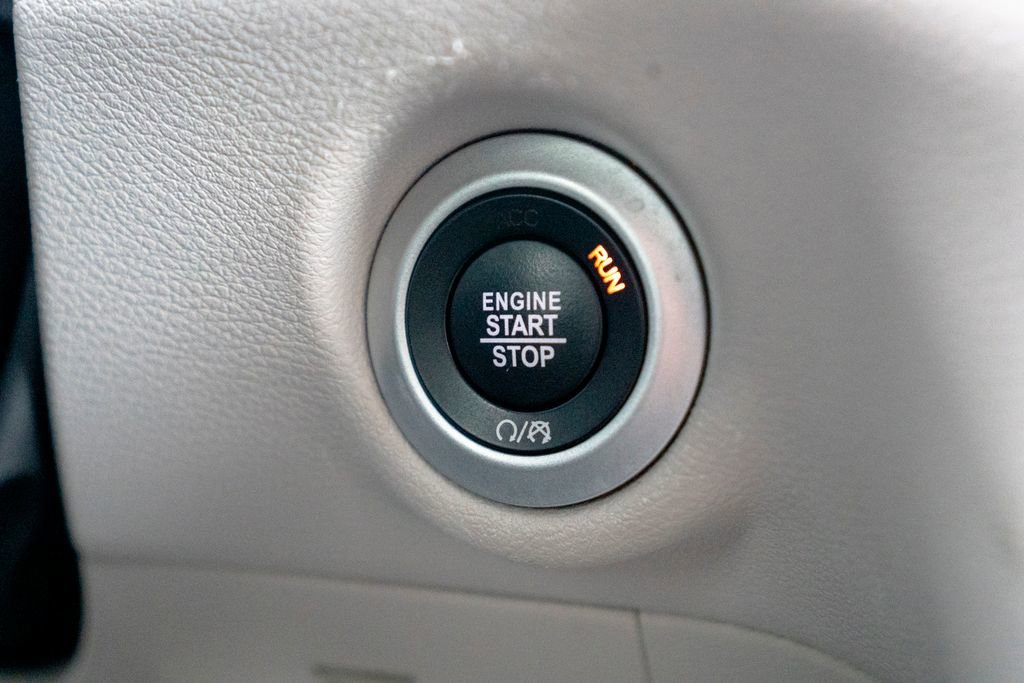 Used 2024 Chrysler Pacifica Touring-L image 32