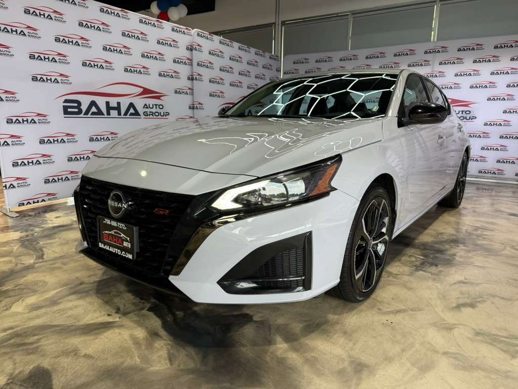 Used 2025 Nissan Altima 2.5 SR FWD image 2