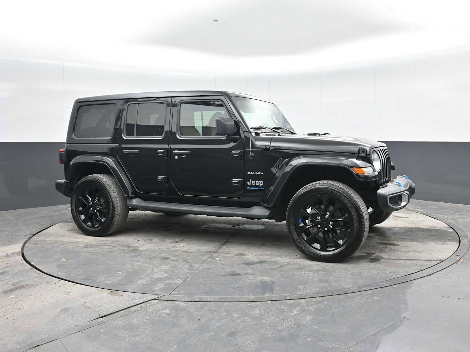 Used 2023 Jeep Wrangler Sahara w/ Cold Weather Group image 6