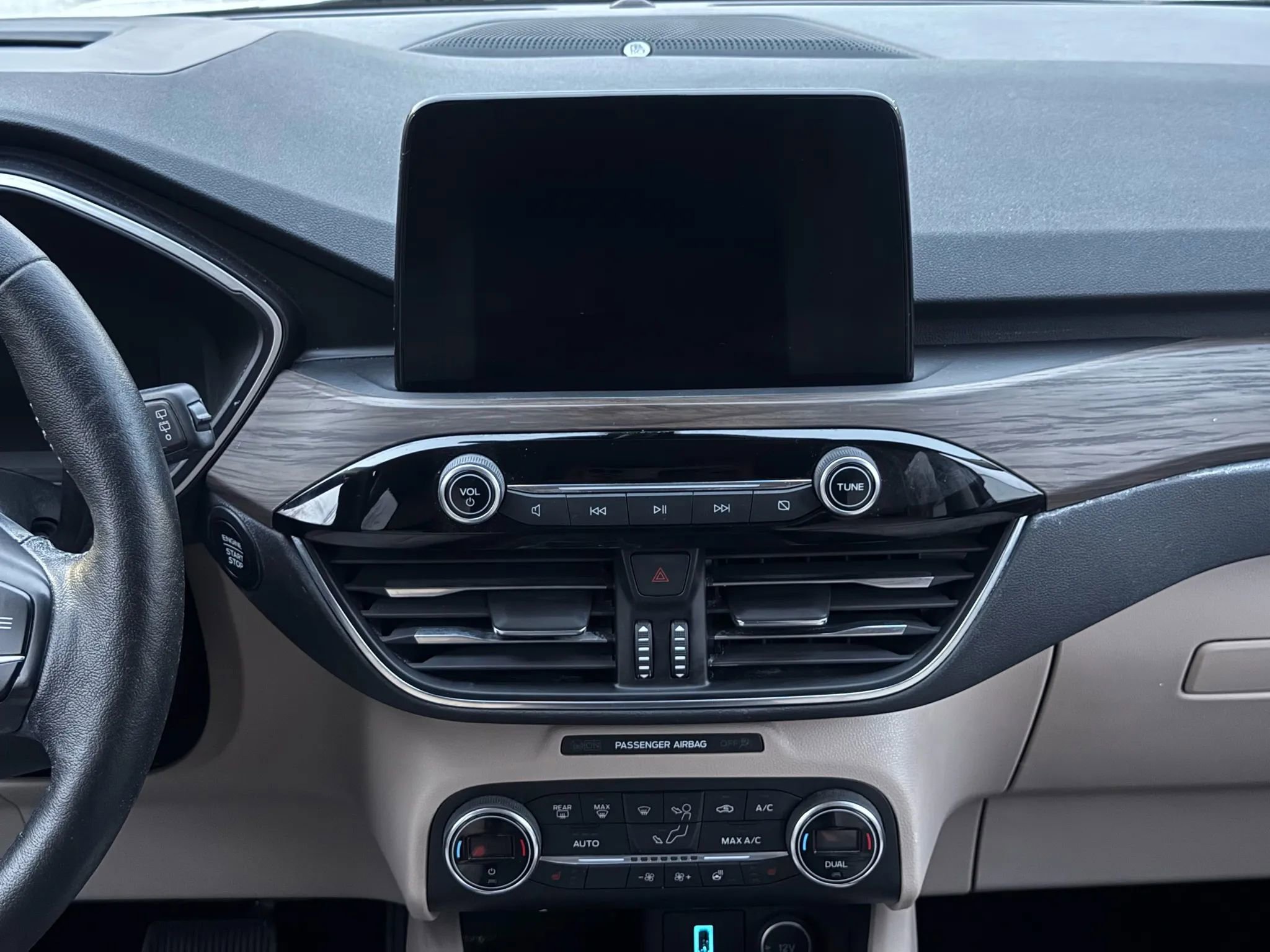 Used 2020 Ford Escape Titanium image 33