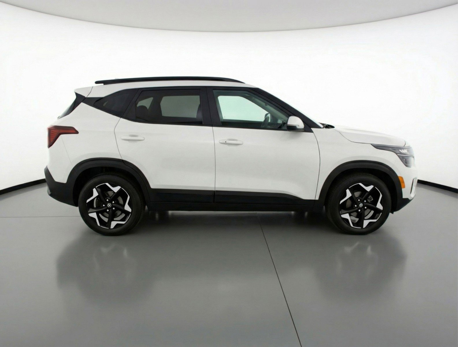 Used 2025 Kia Seltos S image 11