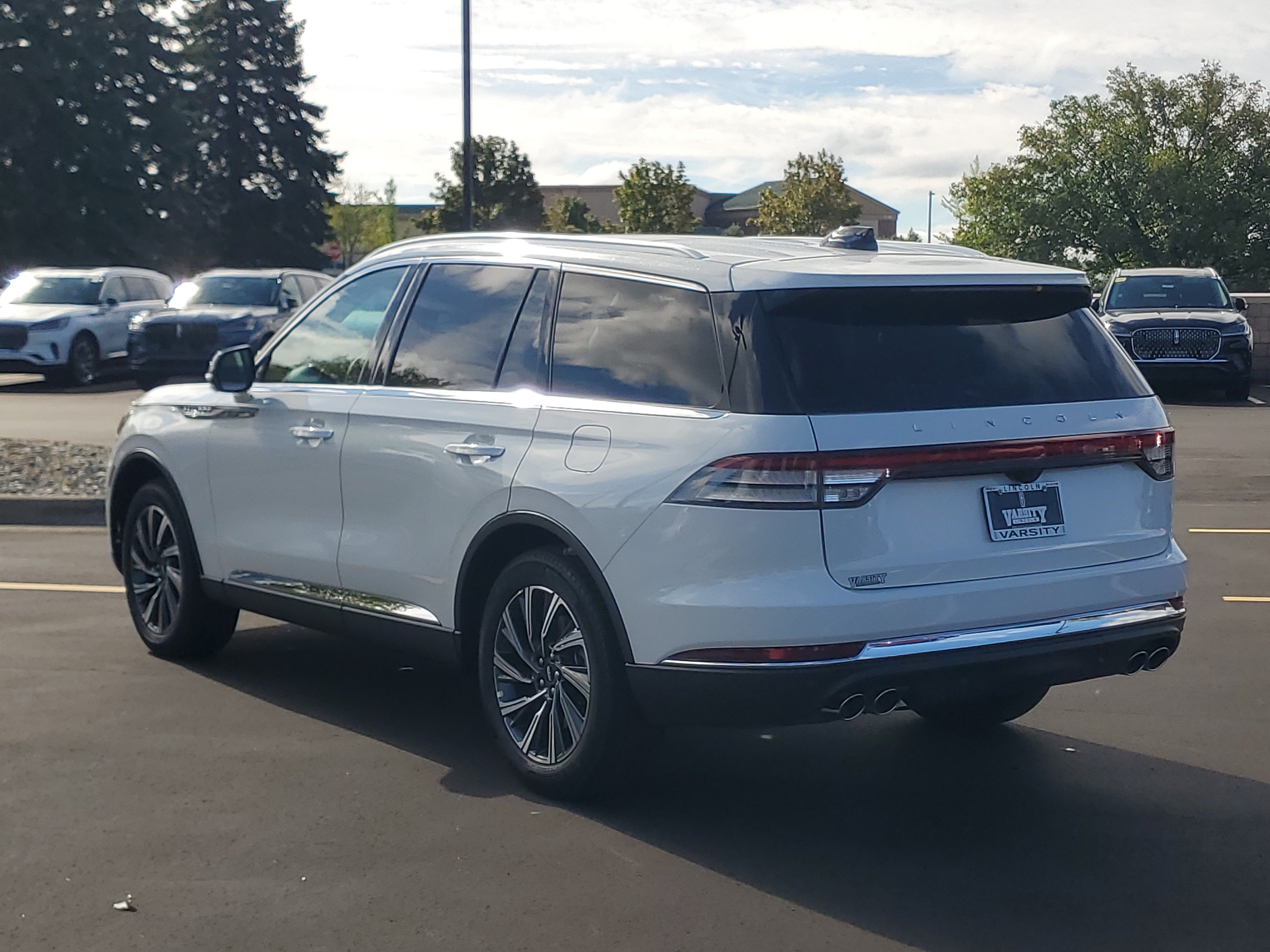 New 2026 Lincoln Aviator AWD image 3
