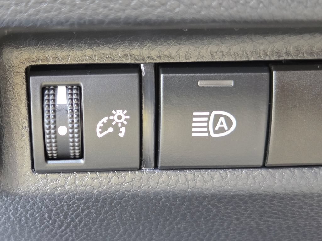 Used 2023 Toyota RAV4 XLE AWD/4WD image 8