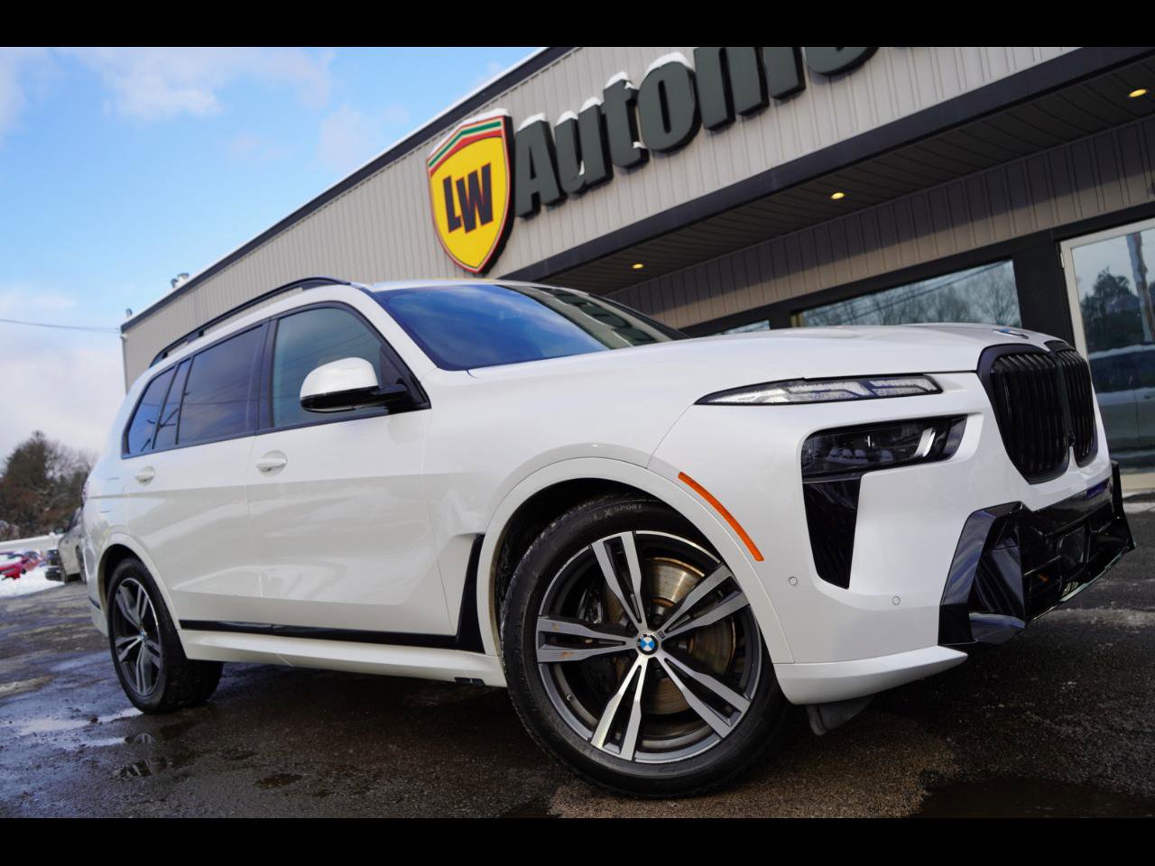 Used 2025 BMW X7 xDrive40i w/ M Sport Package image 1