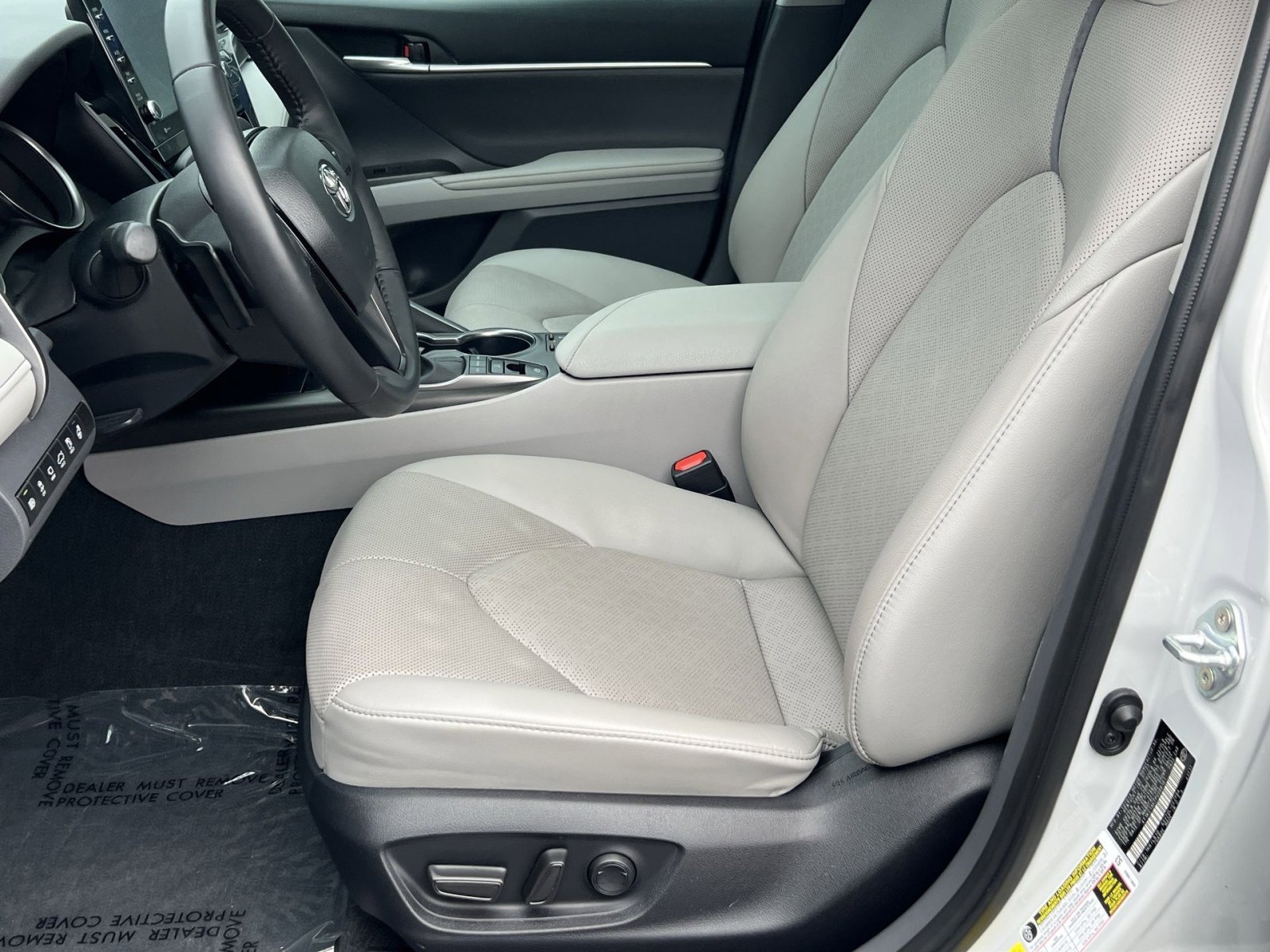 Used 2023 Toyota Camry XSE w/ Navigation Package image 10