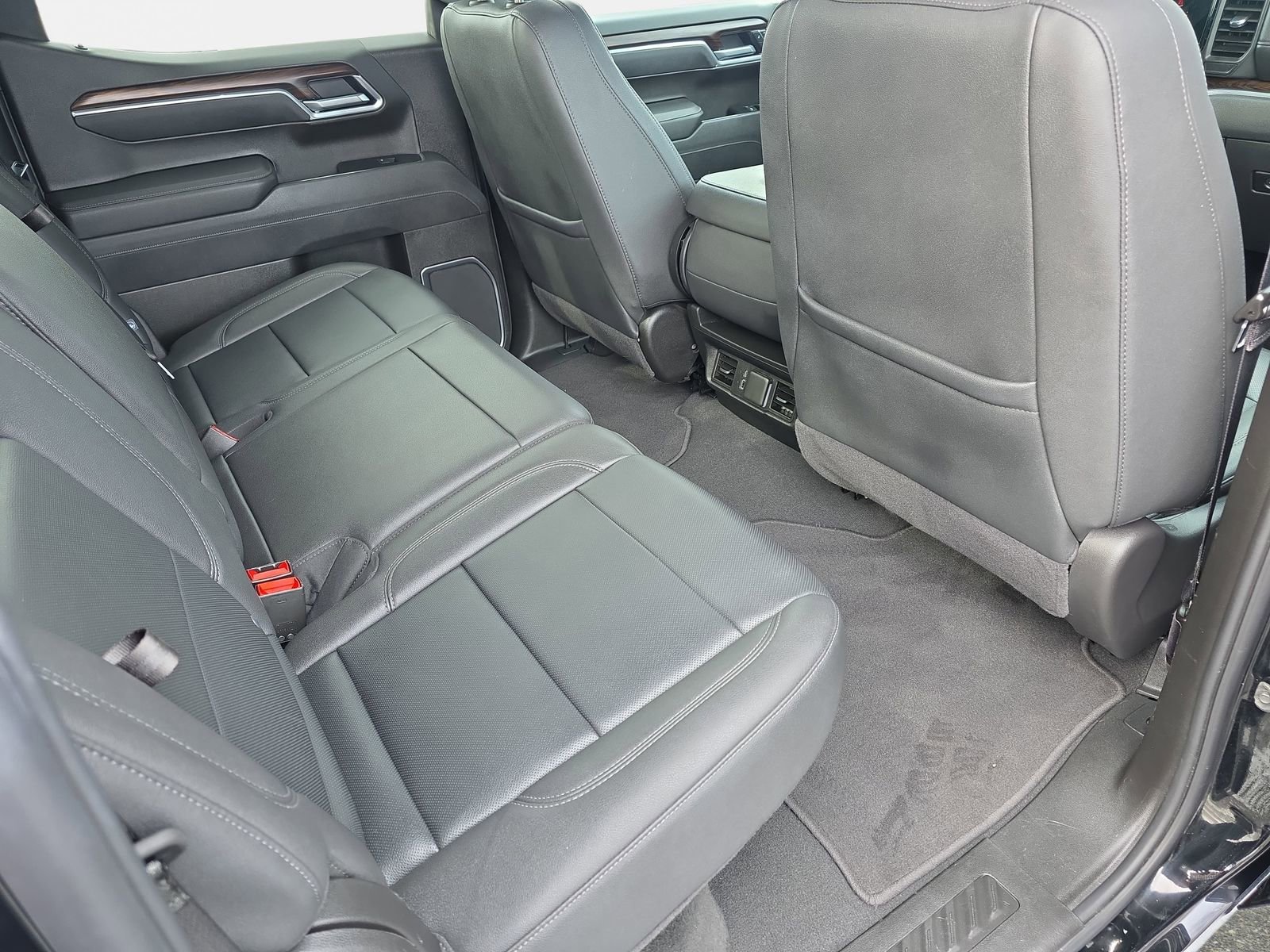 Used 2025 GMC Sierra 1500 SLT image 11