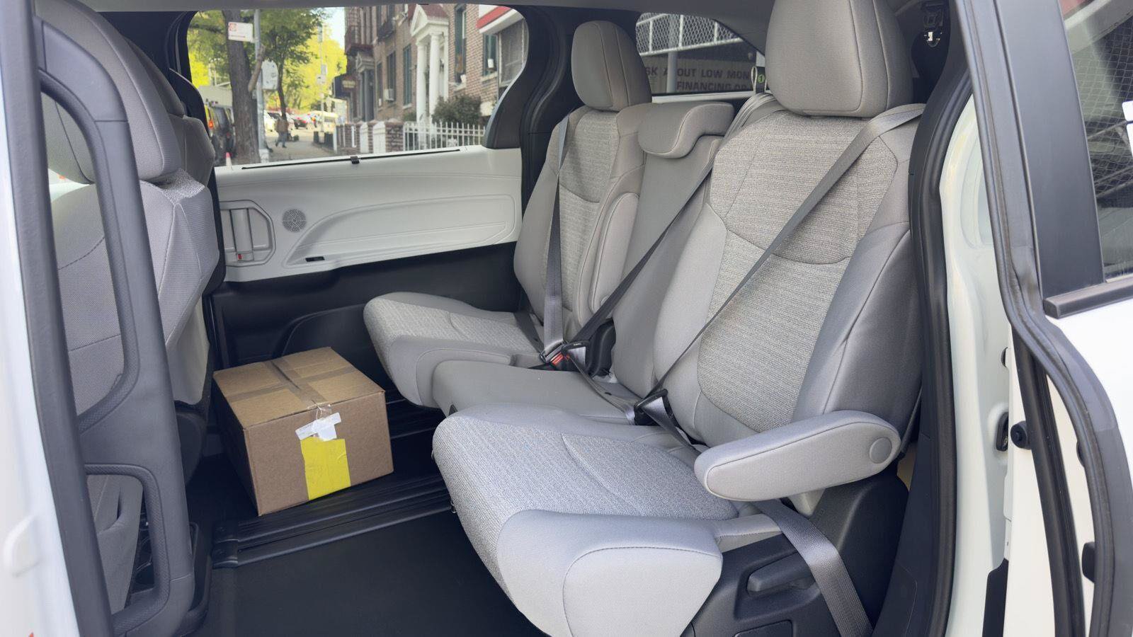 Used 2026 Toyota Sienna LE FWD image 21