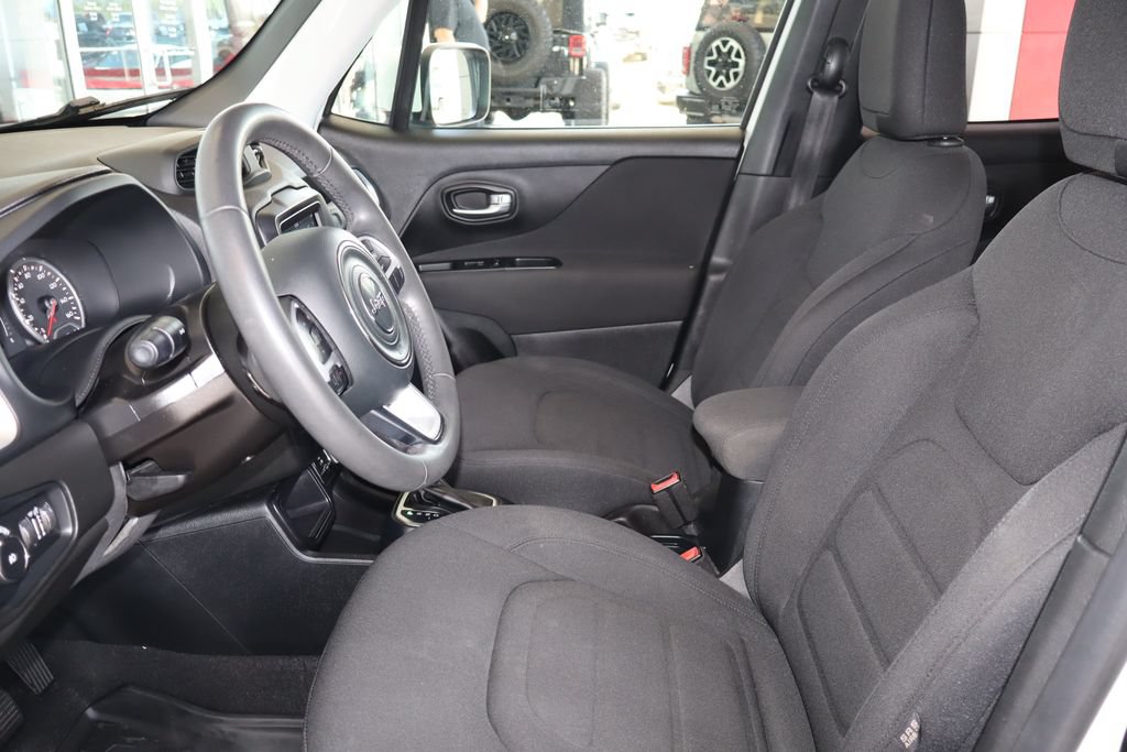 Used 2019 Jeep Renegade Latitude FWD image 15