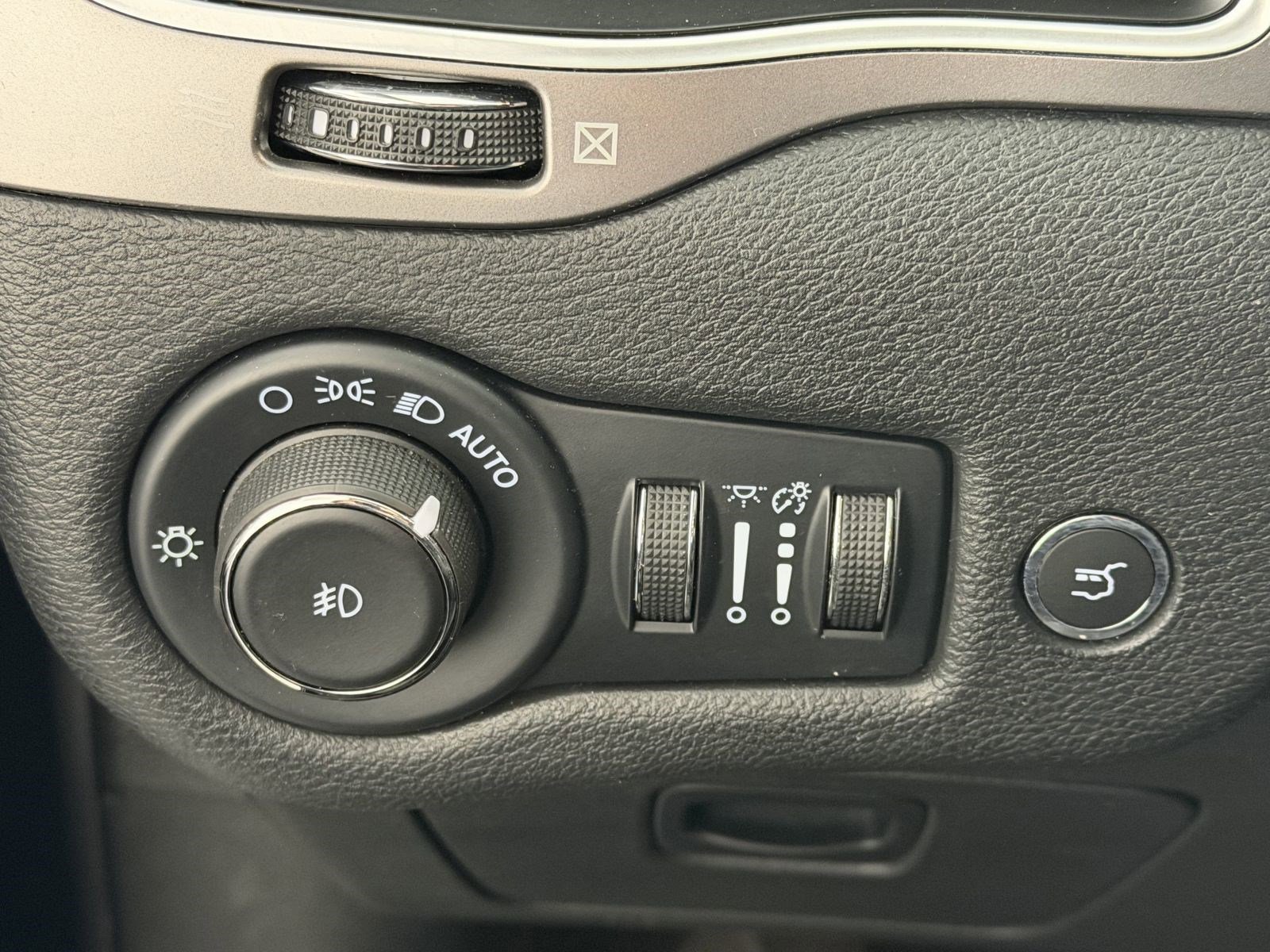 Used 2022 Jeep Cherokee Latitude Lux image 26