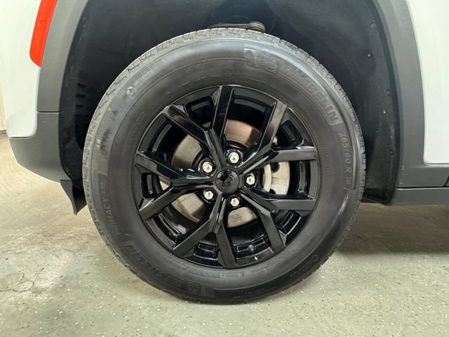 Used 2025 Jeep Grand Cherokee Altitude AWD/4WD image 41