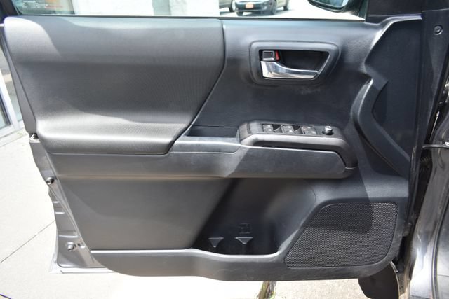 Used 2018 Toyota Tacoma SR5 AWD/4WD image 19