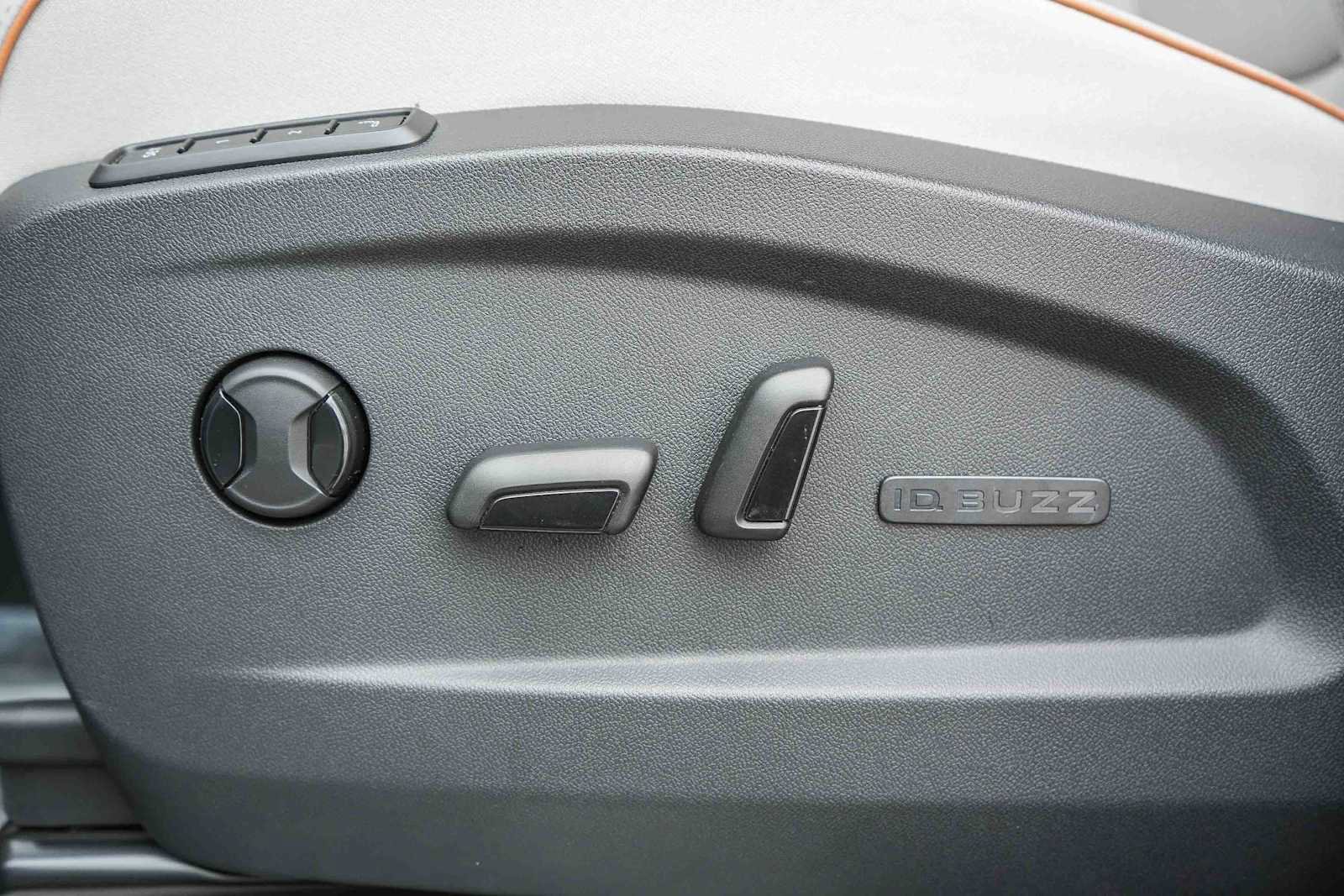 New 2025 Volkswagen ID. Buzz 1st Edition AWD/4WD image 37