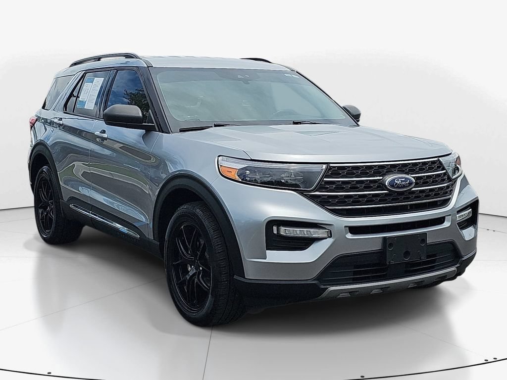 Used 2022 Ford Explorer XLT w/ Equipment Group 202A AWD/4WD image 3