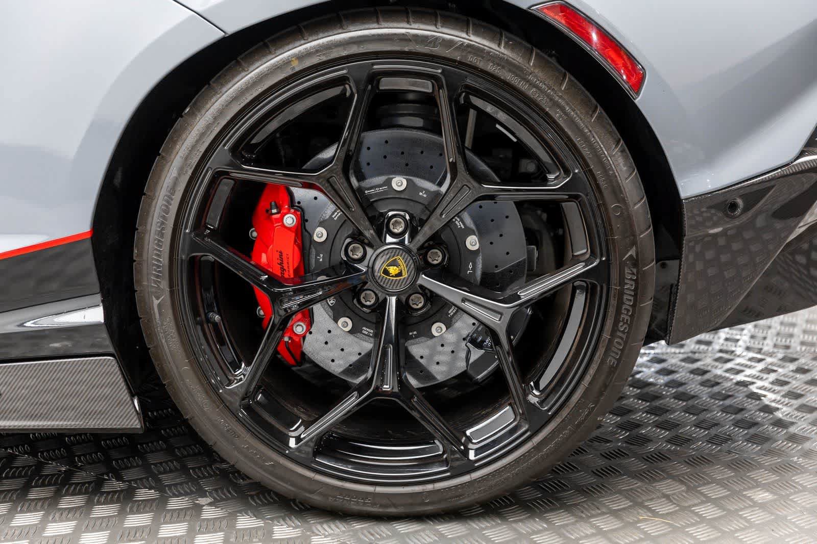 Used 2024 Lamborghini Revuelto AWD/4WD image 41