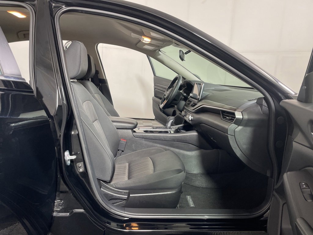 Used 2024 Nissan Altima 2.5 SV image 23