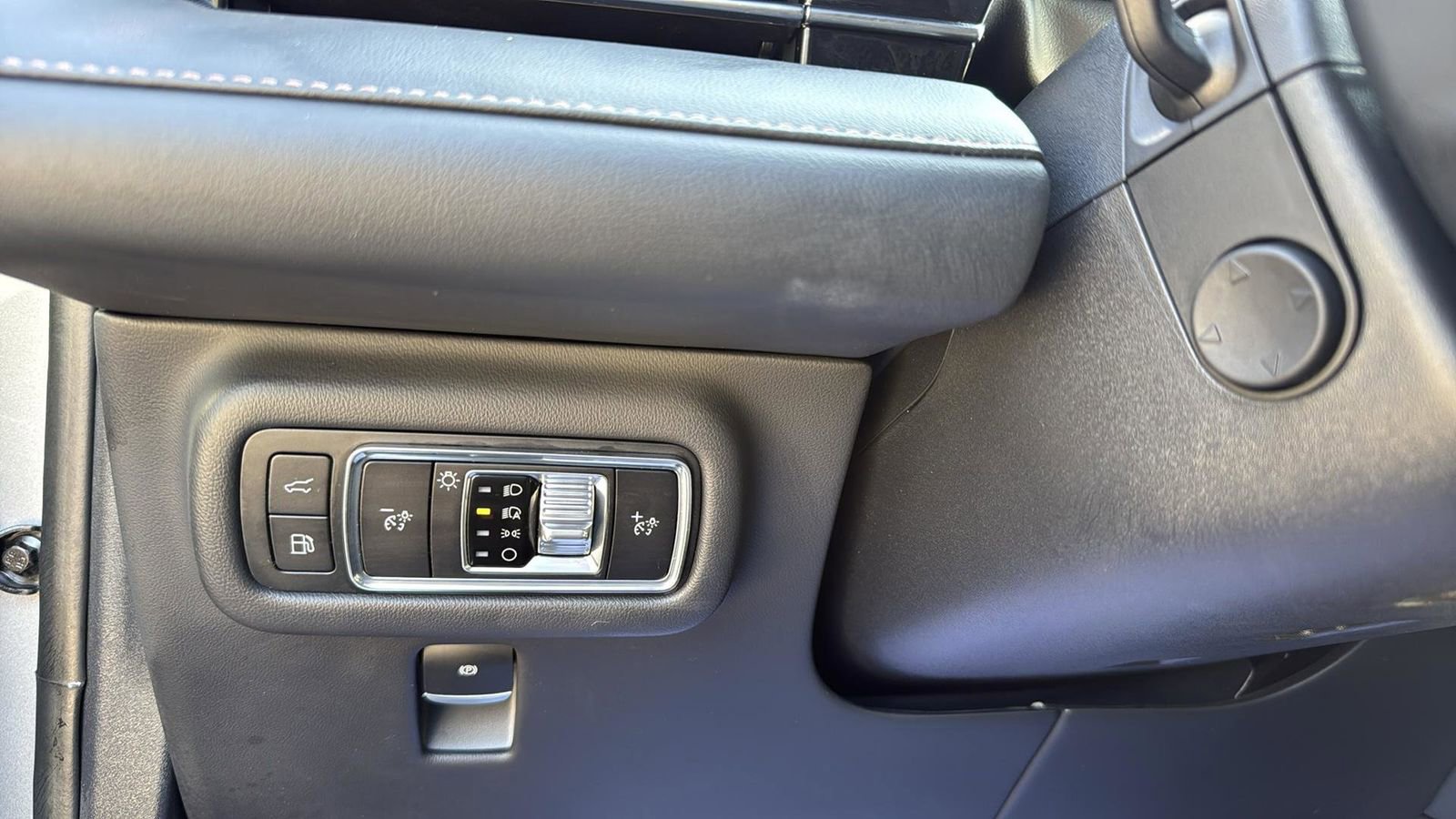 Certified 2024 Lincoln Nautilus Reserve w/ Equipment Group 202A image 18