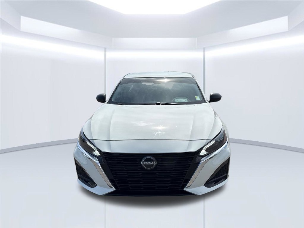 Used 2025 Nissan Altima 2.5 SV FWD image 11