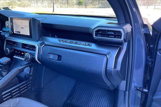 Certified 2025 Toyota Tacoma SR5 AWD/4WD image 19