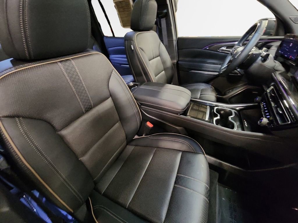 Certified 2025 Chevrolet Traverse High Country w/ LPO, Illumination Package image 26